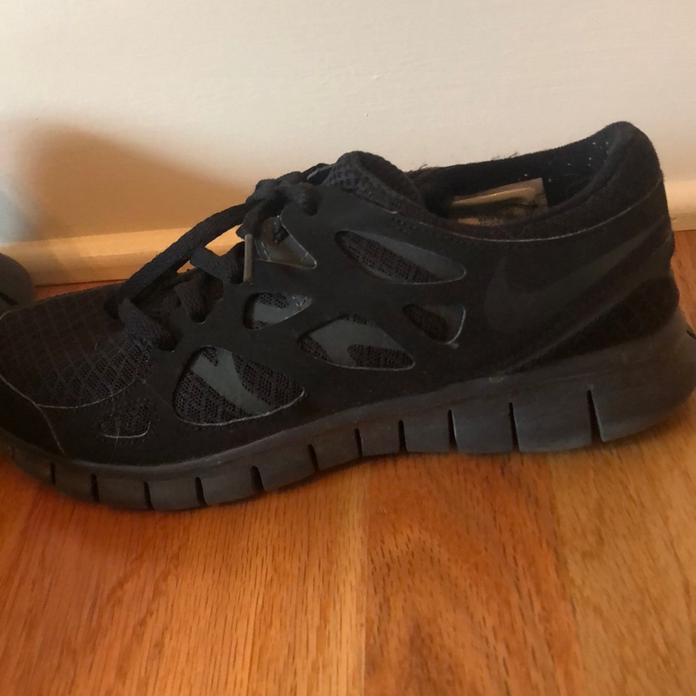 Black Nike Tennis Shoes